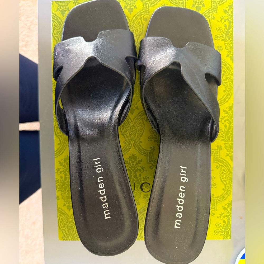 Madden Girl Black Wedge Sandals sz 9.5
